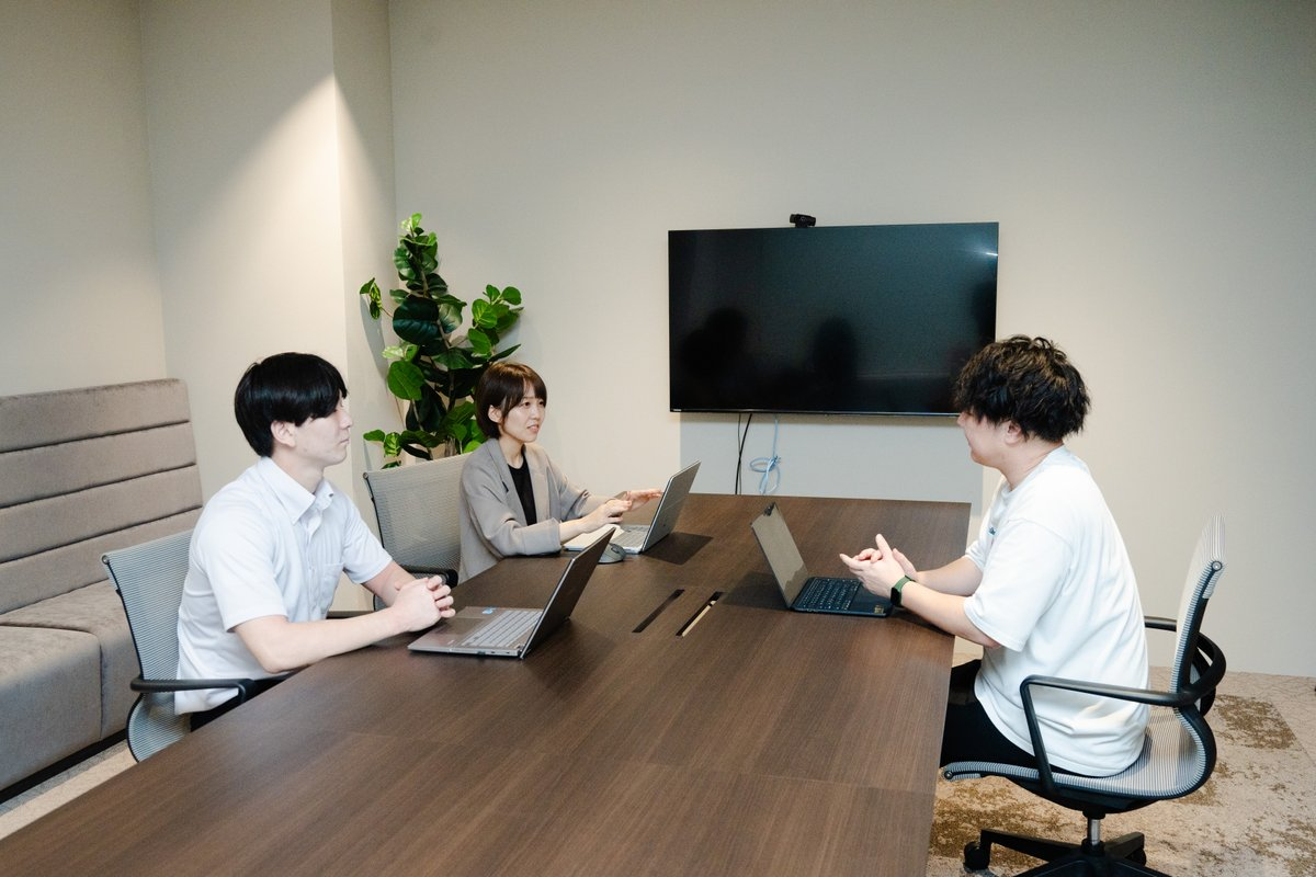 (写真左から)吉積情報株式会社 鹿内、南、株式会社バイオフィリア 青山様