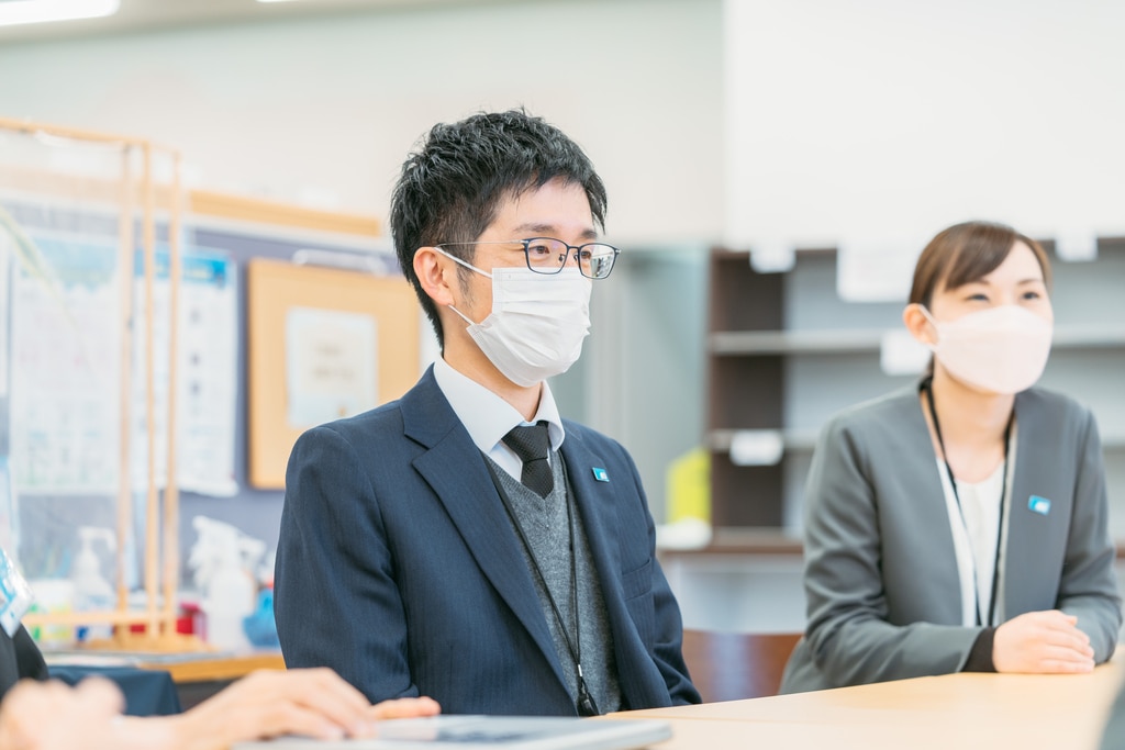 ただの効率化で終わらない新しい働き方と付加価値創造を目指して｜本部・店舗間のコミュニケーション課題を解決