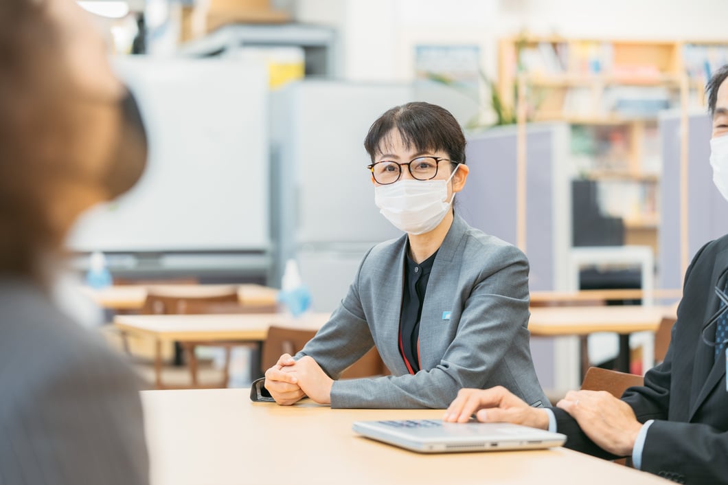 ただの効率化で終わらない新しい働き方と付加価値創造を目指して｜本部・店舗間のコミュニケーション課題を解決