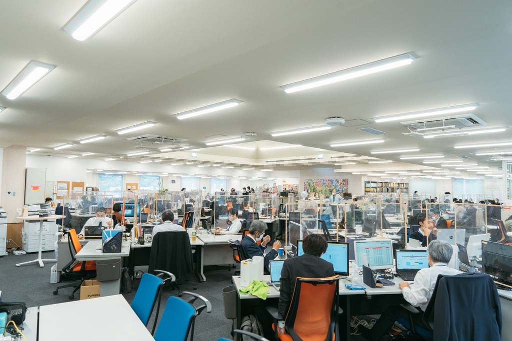 ただの効率化で終わらない新しい働き方と付加価値創造を目指して｜本部・店舗間のコミュニケーション課題を解決